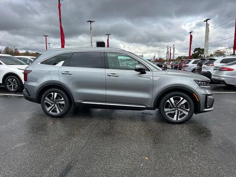 Certified 2023 Kia Sorento SX Prestige w/ Panoramic Sunroof Package image 3