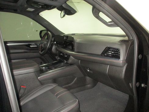 Used 2026 Chevrolet Suburban RST w/ Comfort Package AWD/4WD image 12