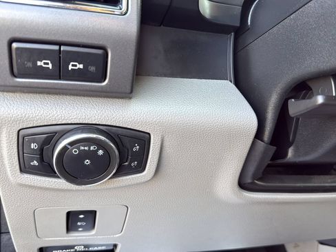 Used 2020 Ford F250 XLT w/ XLT Premium Package AWD/4WD image 16