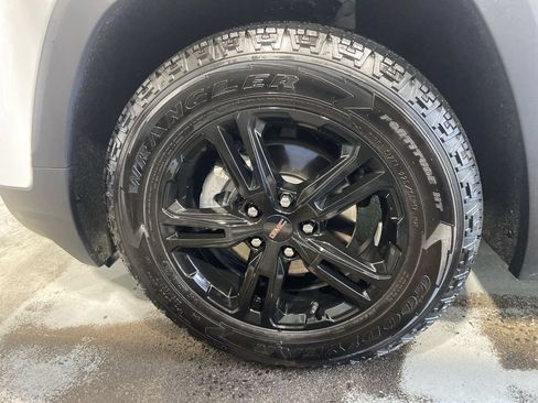 Certified 2024 GMC Terrain AT4 AWD/4WD image 32