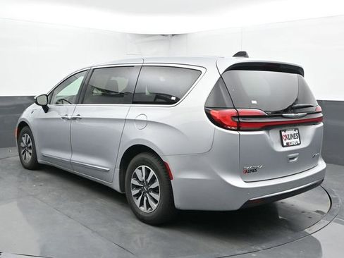 Used 2023 Chrysler Pacifica Limited image 8