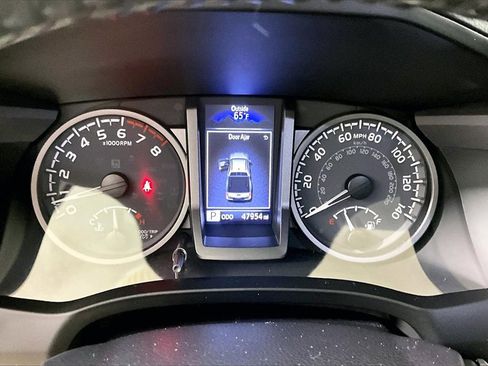 Used 2021 Toyota Tacoma TRD Sport image 16