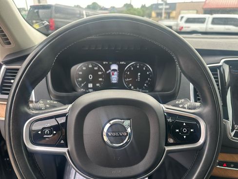 Used 2022 Volvo XC90 T6 Momentum w/ Advanced Package AWD/4WD image 11