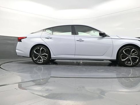 Used 2024 Nissan Altima 2.5 SR FWD image 38