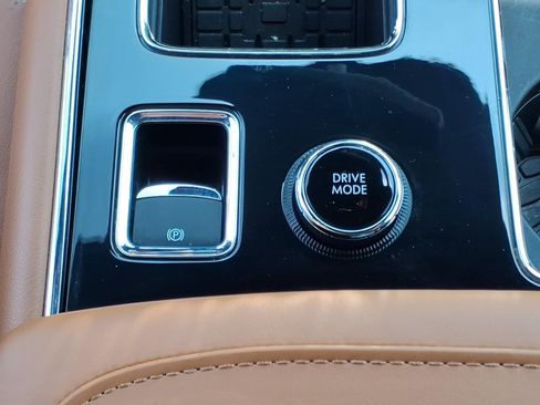 Used 2025 Lincoln Aviator Black Label AWD/4WD image 23