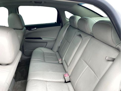 Used 2006 Chevrolet Impala SS w/ Convenience Package FWD image 8