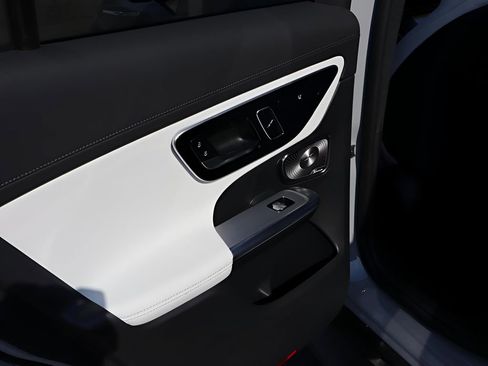 Certified 2026 Mercedes-Benz GLC 300 4MATIC image 21