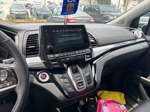 Used 2022 Honda Odyssey Elite image 16