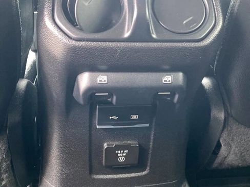 Used 2018 Jeep Wrangler Unlimited Sahara image 27