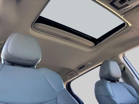 Used 2022 Toyota Sienna XLE FWD image 14