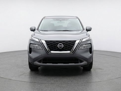 Used 2025 Nissan Rogue SV image 2