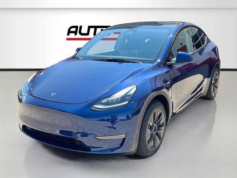 Used 2024 Tesla Model Y Long Range AWD/4WD image 3