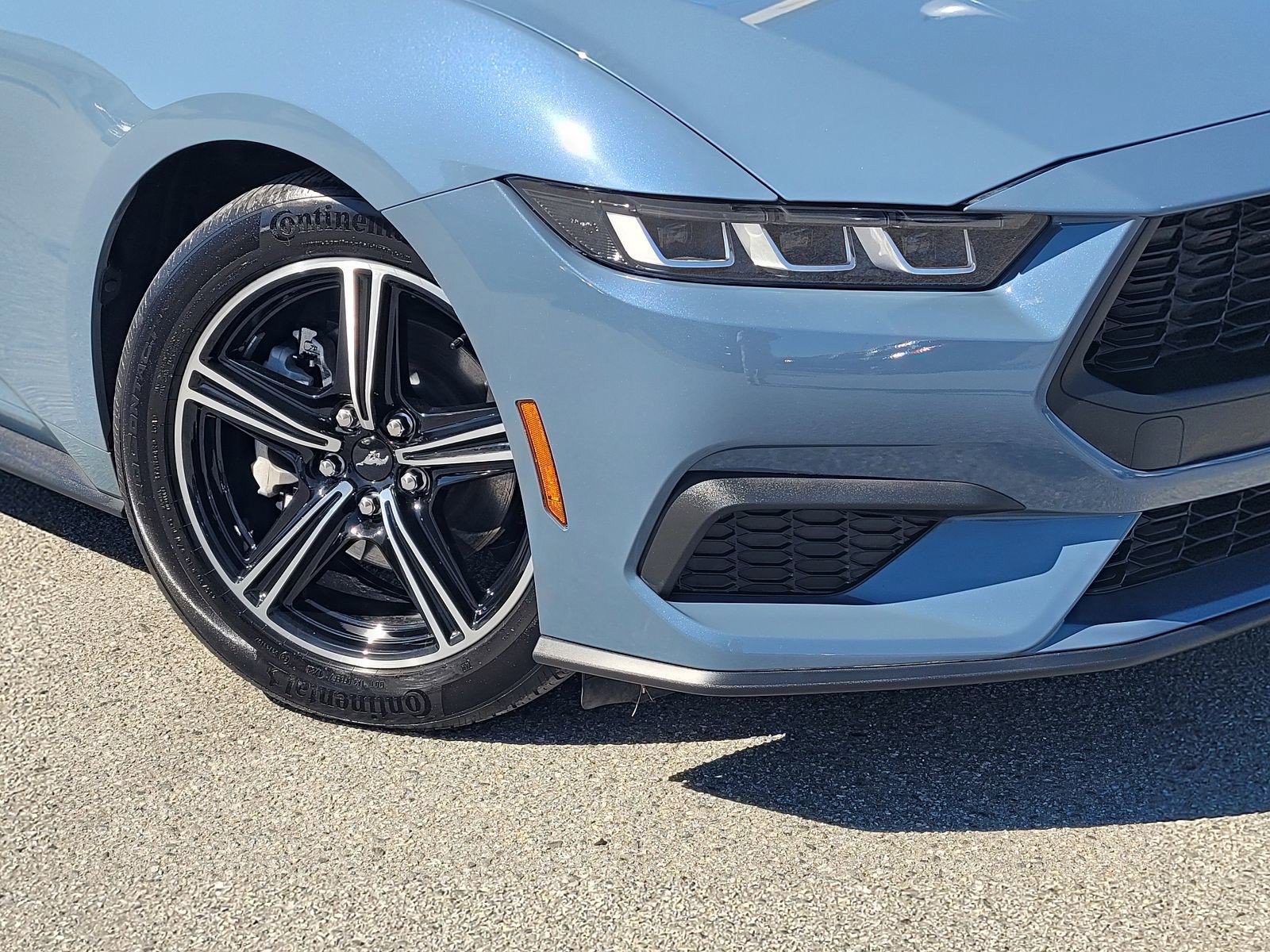 Used 2024 Ford Mustang Coupe RWD image 9