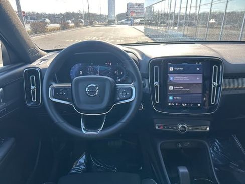 Certified 2025 Volvo XC40 B5 Plus AWD/4WD image 17