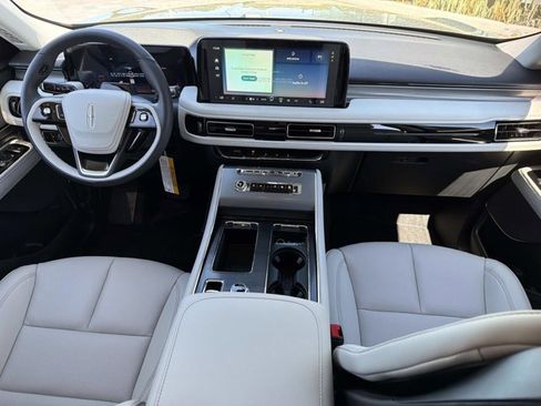 New 2026 Lincoln Aviator 2WD image 25