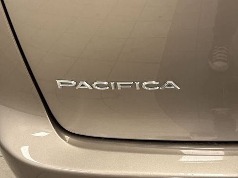 Used 2017 Chrysler Pacifica Touring-L Plus FWD image 26