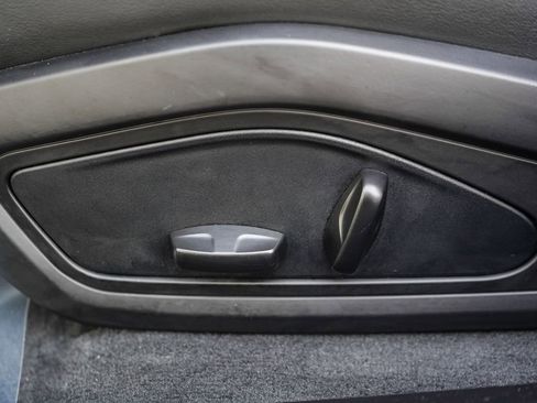 Used 2021 Porsche Taycan image 21