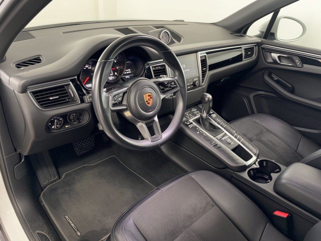 Used 2018 Porsche Macan AWD/4WD image 4