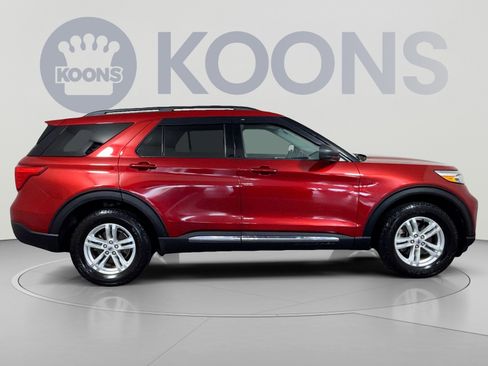 Used 2020 Ford Explorer XLT w/ Equipment Group 202A AWD/4WD image 8