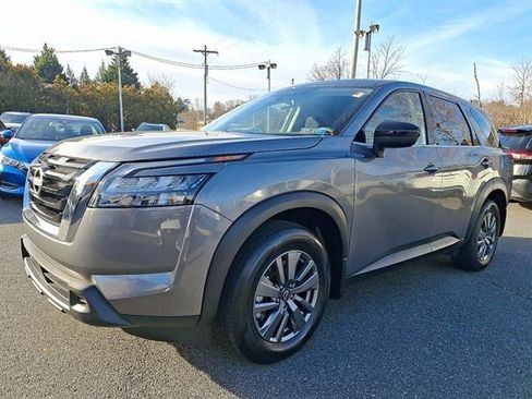 Used 2025 Nissan Pathfinder S image 3