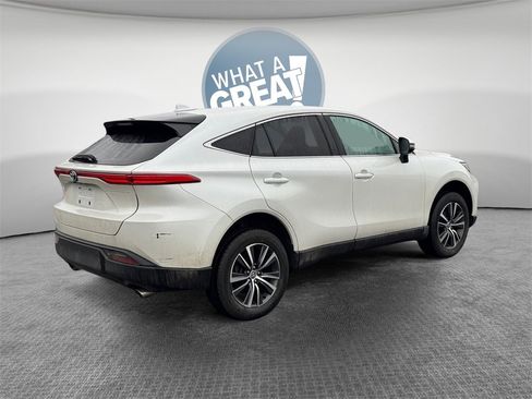 Used 2023 Toyota Venza LE image 9