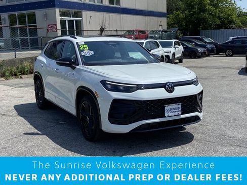 Used 2025 Volkswagen Tiguan SE R-Line AWD/4WD image 1