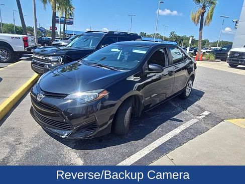 Used 2018 Toyota Corolla LE FWD image 3