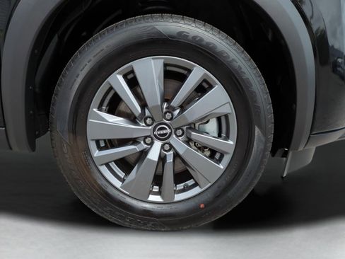 Certified 2025 Nissan Pathfinder SV image 18