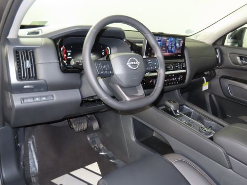 New 2026 Nissan Pathfinder SL image 19