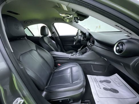 Used 2019 Alfa Romeo Giulia image 26