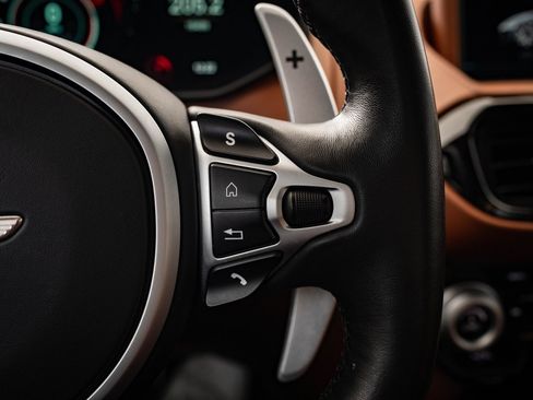 Used 2020 Aston Martin V8 Vantage Coupe image 33