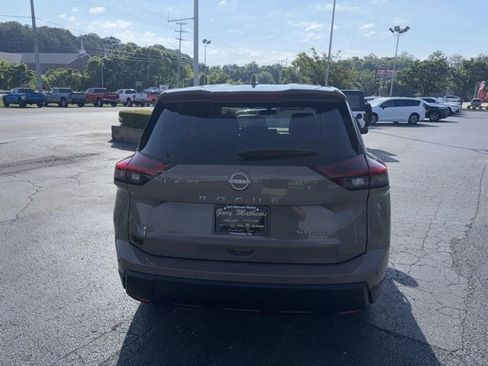 Used 2024 Nissan Rogue SV AWD/4WD image 5