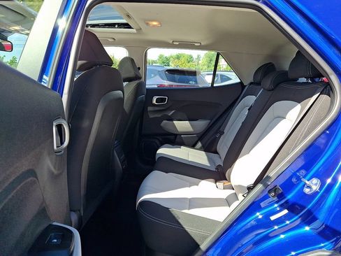 Used 2025 Hyundai Venue SEL FWD image 10