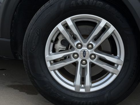 Used 2023 Ford Explorer XLT w/ Equipment Group 202A RWD image 11