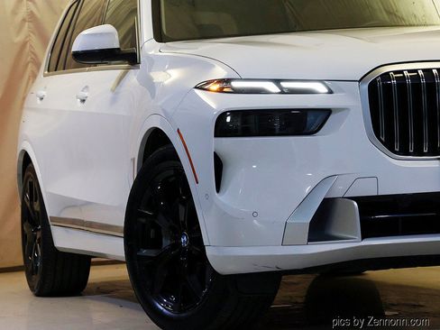 Used 2024 BMW X7 xDrive40i w/ Premium Package AWD/4WD image 4