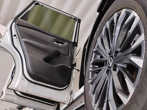 Used 2025 Nissan Rogue Platinum w/ Tech Package image 8