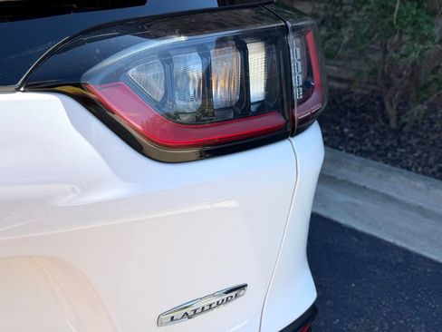 Used 2019 Jeep Cherokee Latitude Plus w/ Cold Weather Group AWD/4WD image 10