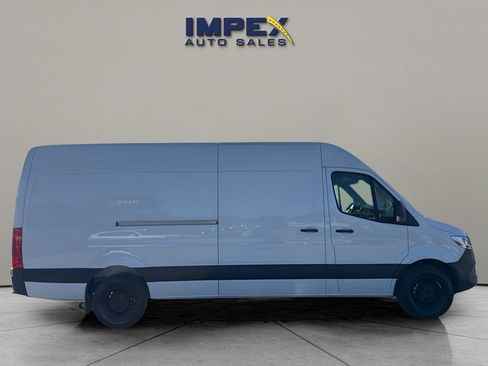 Used 2025 Mercedes-Benz Sprinter 2500 image 6