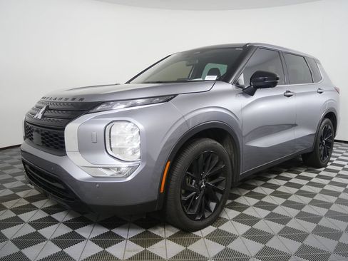 Used 2023 Mitsubishi Outlander SE Black Edition AWD/4WD image 7