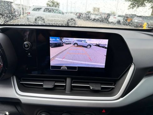 Used 2025 Chevrolet Trax RS FWD image 23