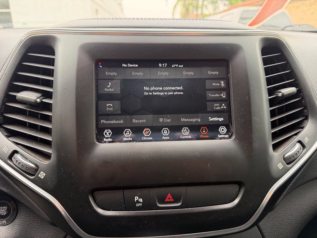Used 2020 Jeep Cherokee Latitude Plus w/ Cold Weather Group AWD/4WD image 26