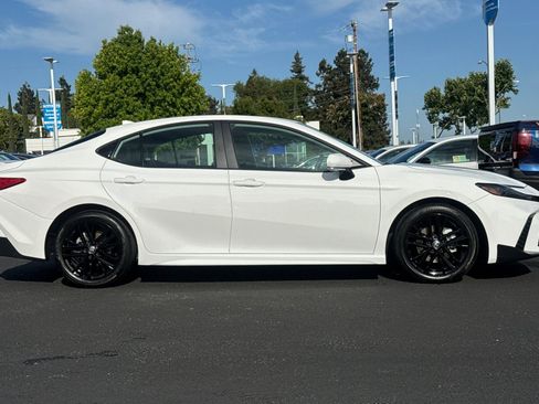 Used 2025 Toyota Camry SE FWD image 8