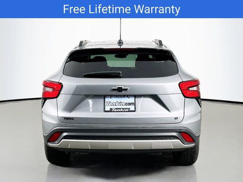 New 2025 Chevrolet Trax LT w/ Driver Confidence Package FWD image 7