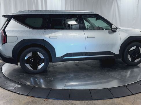 New 2026 Kia EV9 Wind image 9