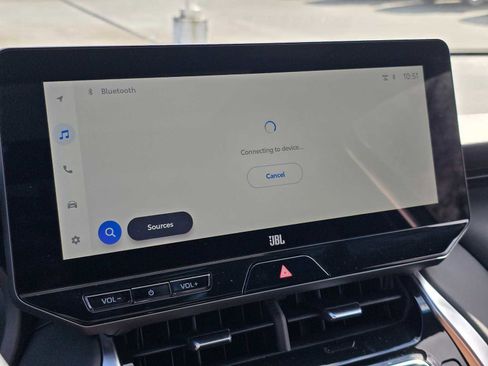 Used 2024 Toyota Venza Limited image 27