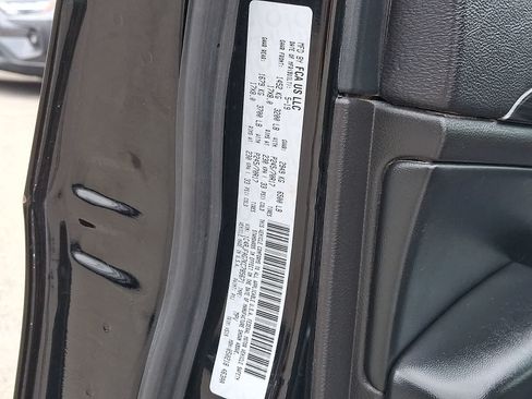 Used 2019 Jeep Grand Cherokee Laredo AWD/4WD image 28