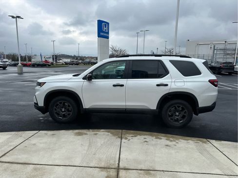 New 2025 Honda Pilot TrailSport image 5