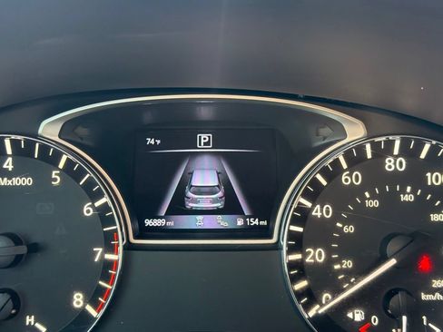 Used 2019 Nissan Pathfinder SL FWD image 13