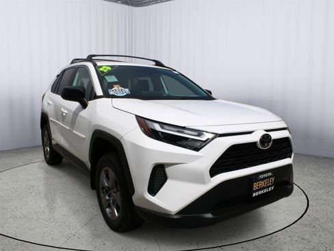 Used 2025 Toyota RAV4 LE AWD/4WD image 1