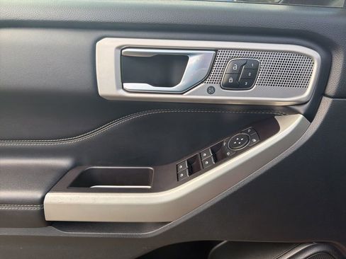 Used 2020 Ford Explorer Limited w/ Class III Trailer Tow Package image 12